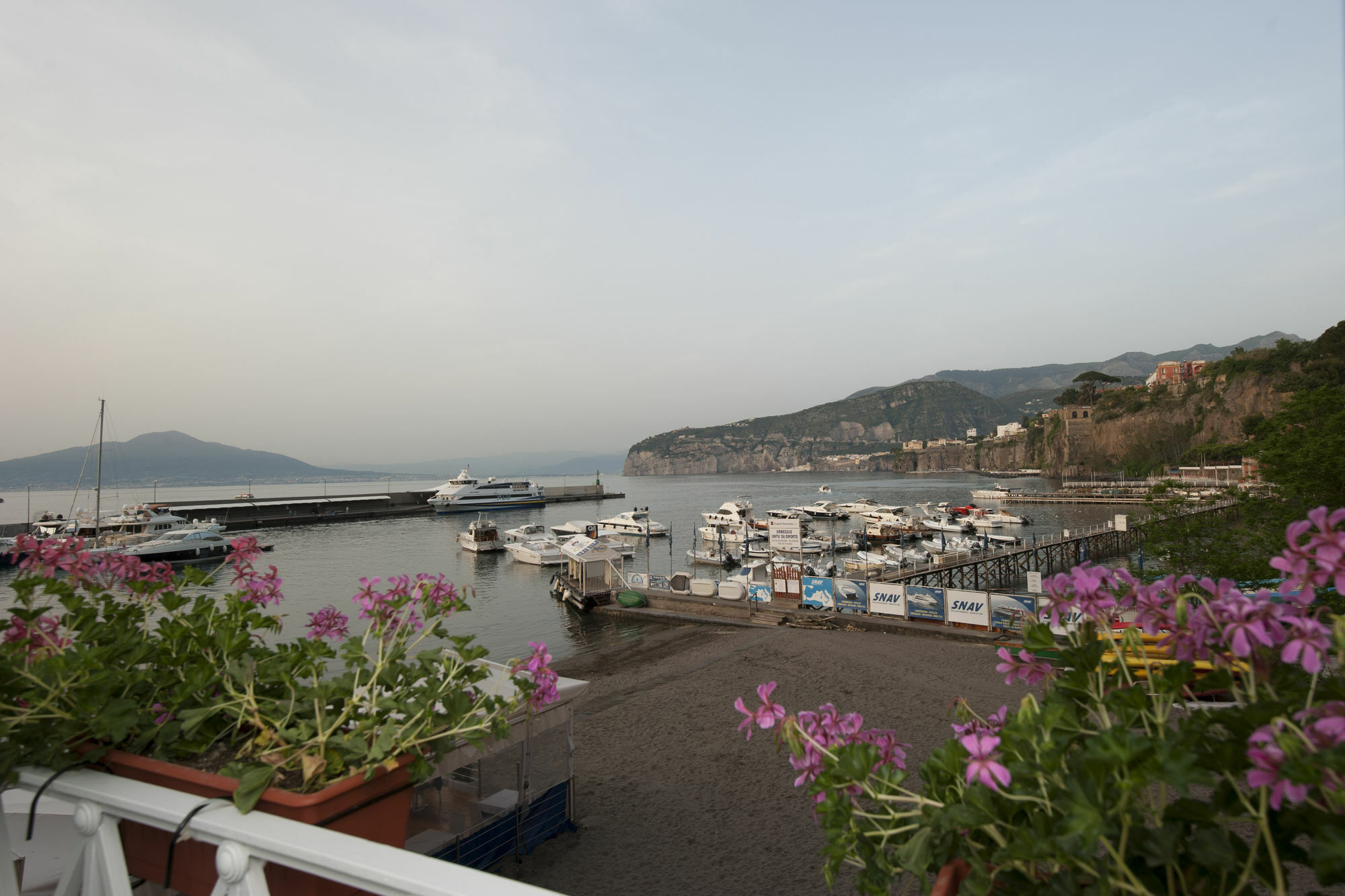 Surriento Suites Sorrento Exterior photo